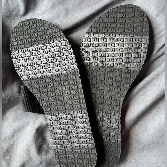 Sanuk Black Sandals size 8 - Picture 3 of 3